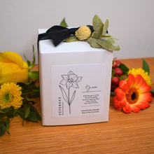 Load image into Gallery viewer, Personalised Birth Month Flower Candle