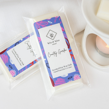 Load image into Gallery viewer, Country Garden wax melt by Wix and Wax – hand-poured soy blend with a fresh, floral scent reminiscent of an English garden, packaged in eco-conscious materials.
