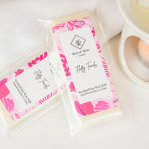 Fluffy Towels wax melt by Wix and Wax – hand-poured soy blend with a fresh, clean linen scent, beautifully packaged in eco-conscious materials