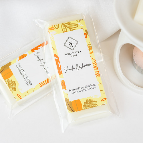 Vanilla Cashmere wax melt by Wix and Wax – hand-poured soy blend with a cozy, creamy vanilla and soft musk scent, elegantly packaged in eco-conscious materials.
